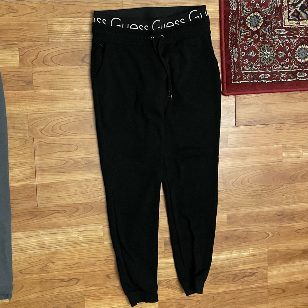 GUESS SWEATPANTS SIZE SMALL